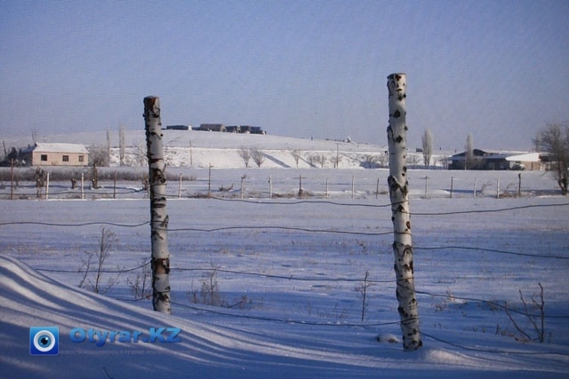 АН-72 ұшағы құлаған жердегі шашылып жатқан бөлшектер ғана мен мұндалап тұр. Оңтүстік Қазақстан облысы, 26 желтоқсан 2012 жыл