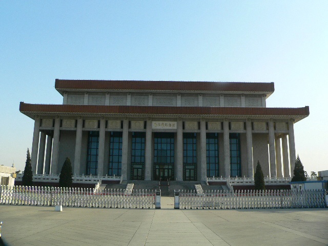 1977 жылы Пекин қаласында ашылған ҚХР көсемі Мао Цзедунның мавзолейі.