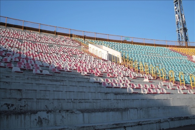 Көп жылдардан бері күрделі жөндеу көрмеген Қажымұқан атындағы орталық стадионның қазіргі халі мүшкіл