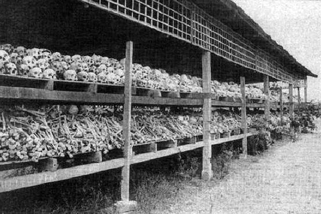 1988 жылы Освенцим, Биркенау мен Майданекте толық немесе жартылай сақталып қалған «газ камераларына» тыңғылықты зерттеу жасаған