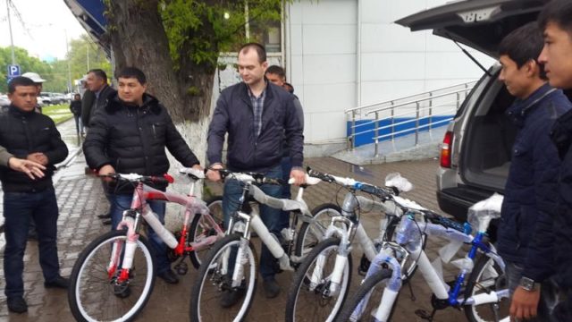 Әкімдік қызметкерлері велосипедпен рейдке шықты