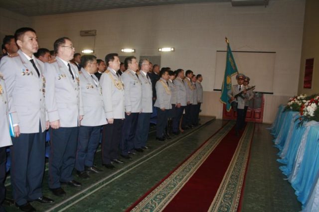 Қазақстанның тұңғыш Президенті күнінде 90 полицей марапатталды
