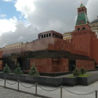 1930 жылы Мәскеуде ашылған Лениннің мавзолейі.