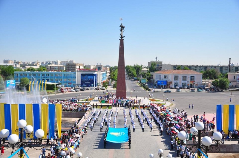 Шымкент сегодня. Площадь Ордабасы. Город Шымкент Казахстан. Шымкент площадь. Шымкент памятник Байдибек би.