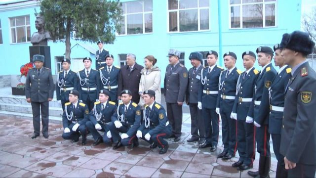 Дариға Назарбаева бастаған сенаторлар Оңтүстіктегі әскерилермен танысты